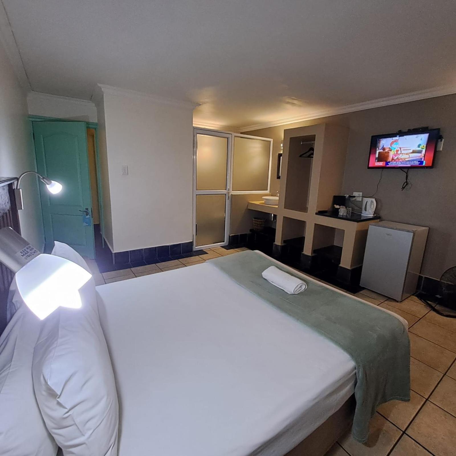 Green Door Guesthouse モーセル・ベイ 部屋 写真
