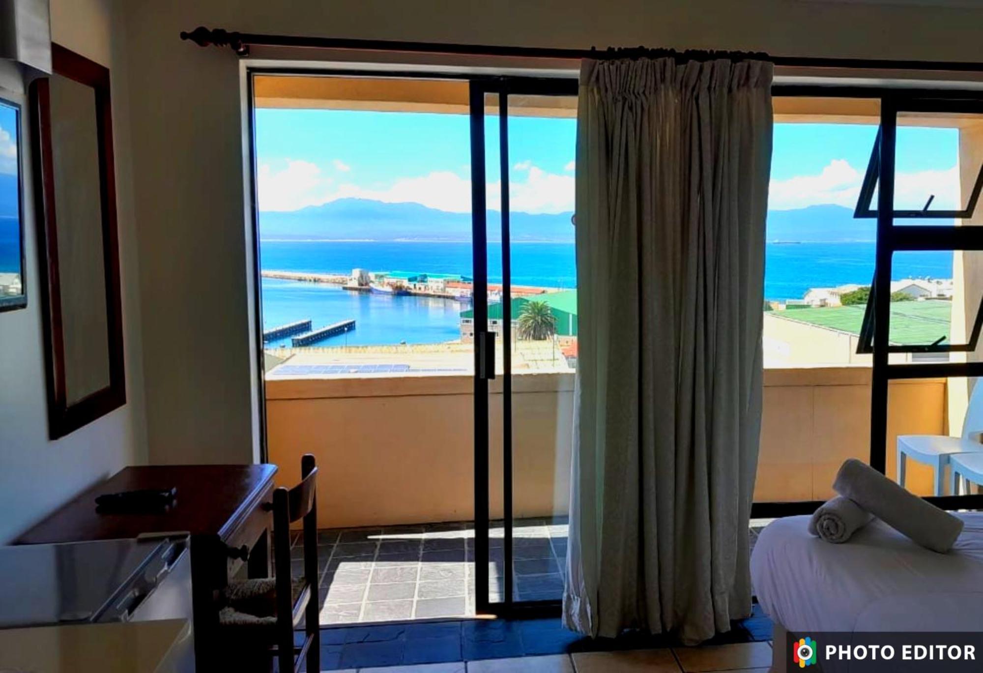 Green Door Guesthouse モーセル・ベイ エクステリア 写真